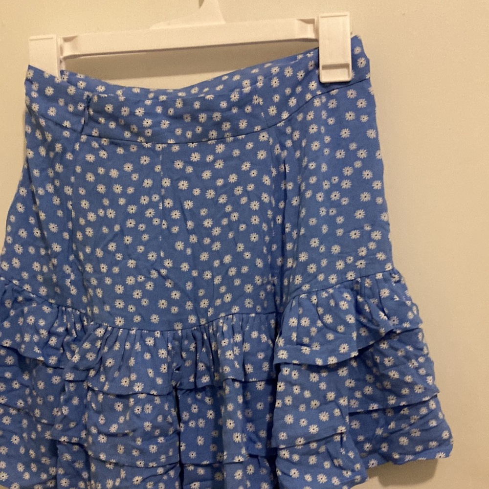 Blue with white flowers mini skirts size small - Picture 2 of 3